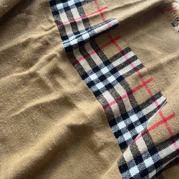 Burberry like shawl throw - Picture 5 of 6
